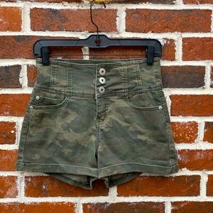 4for $20 No Boundaries size 7 button camo shorts